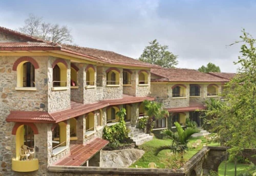 Cama Rajputana Club Resort Mount Abu Exterior photo